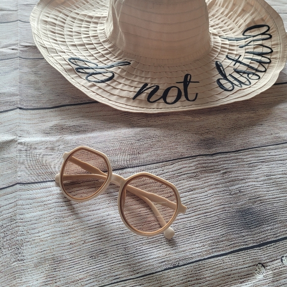 Last 1❗️Retro Tan & Brown Sunglasses ✨️ - Picture 8 of 13